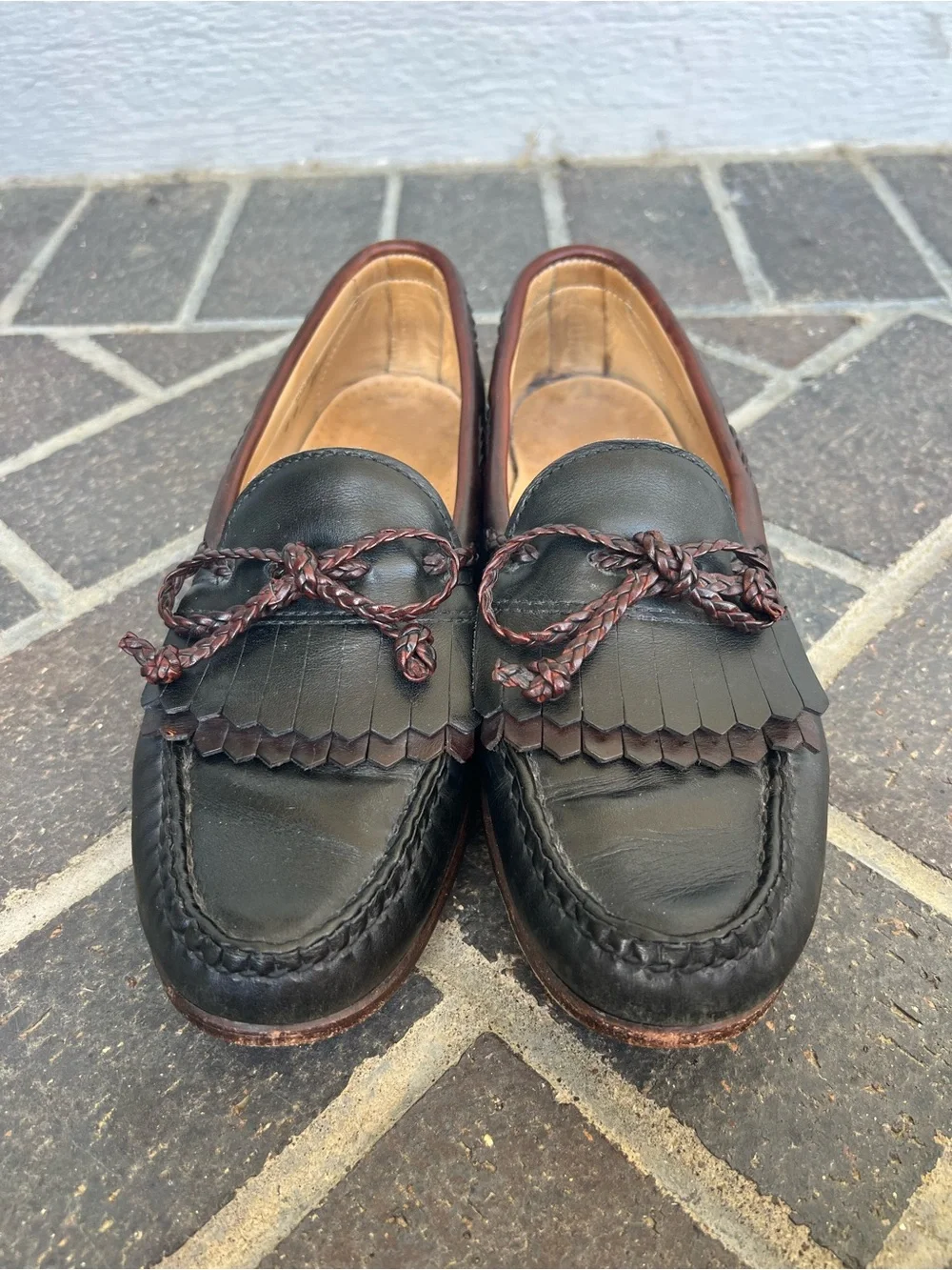 EUC Men’s 8.5 Allen Edmonds Woodstock Black and Brown Leather Kiltie Loafers